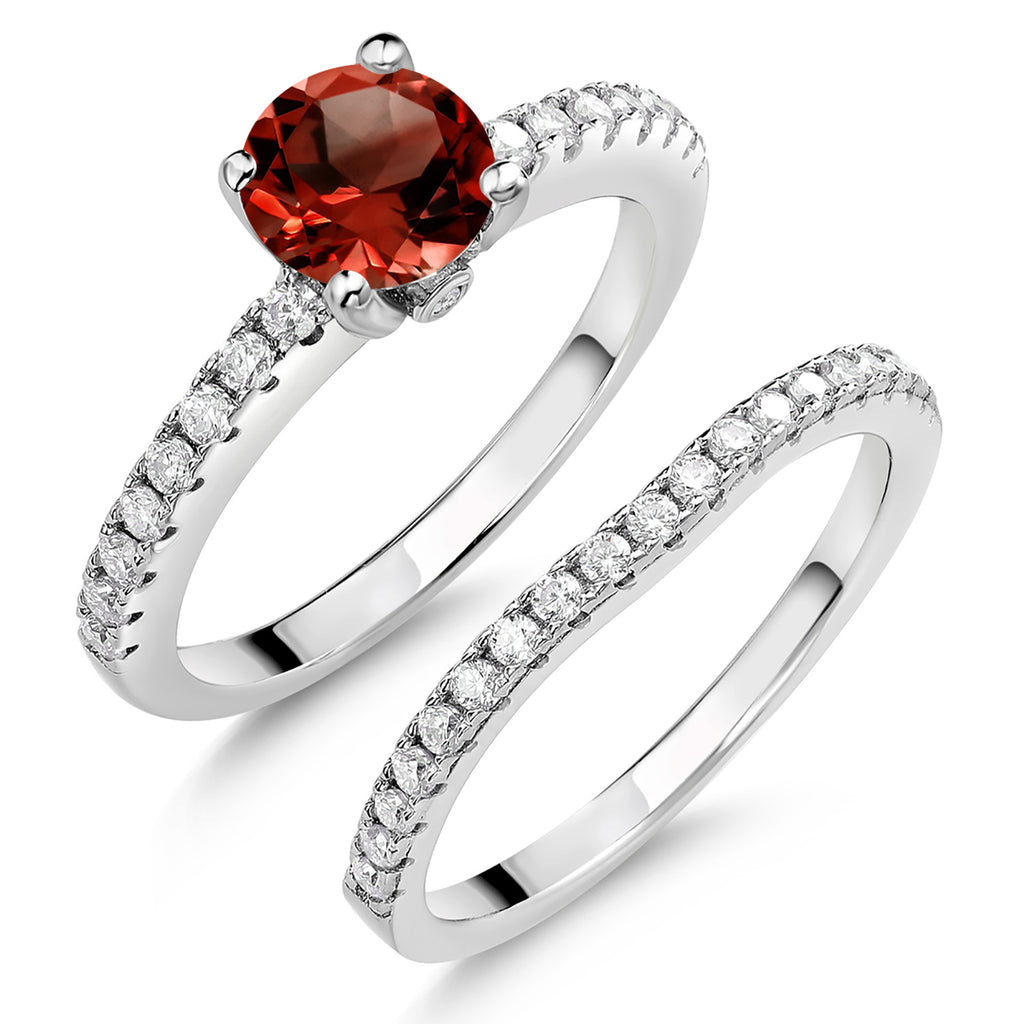 Garnet - January_5_Ring in 925 Sterling Silver