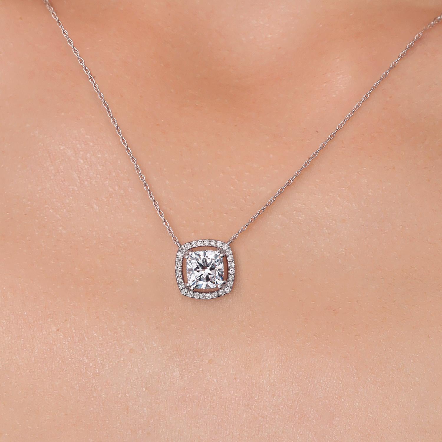 Necklace in 10K White Gold