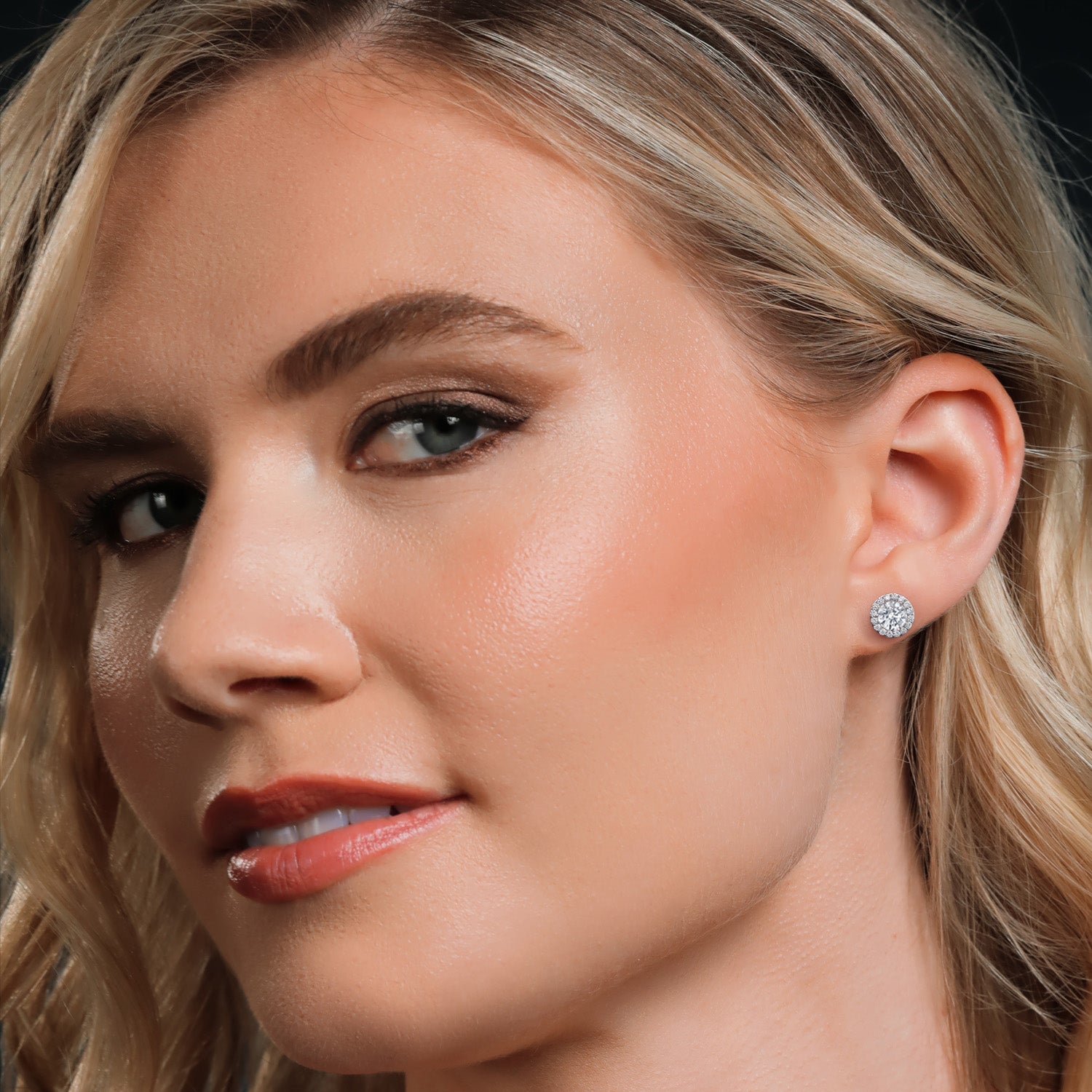 Earrings in 14K White Gold