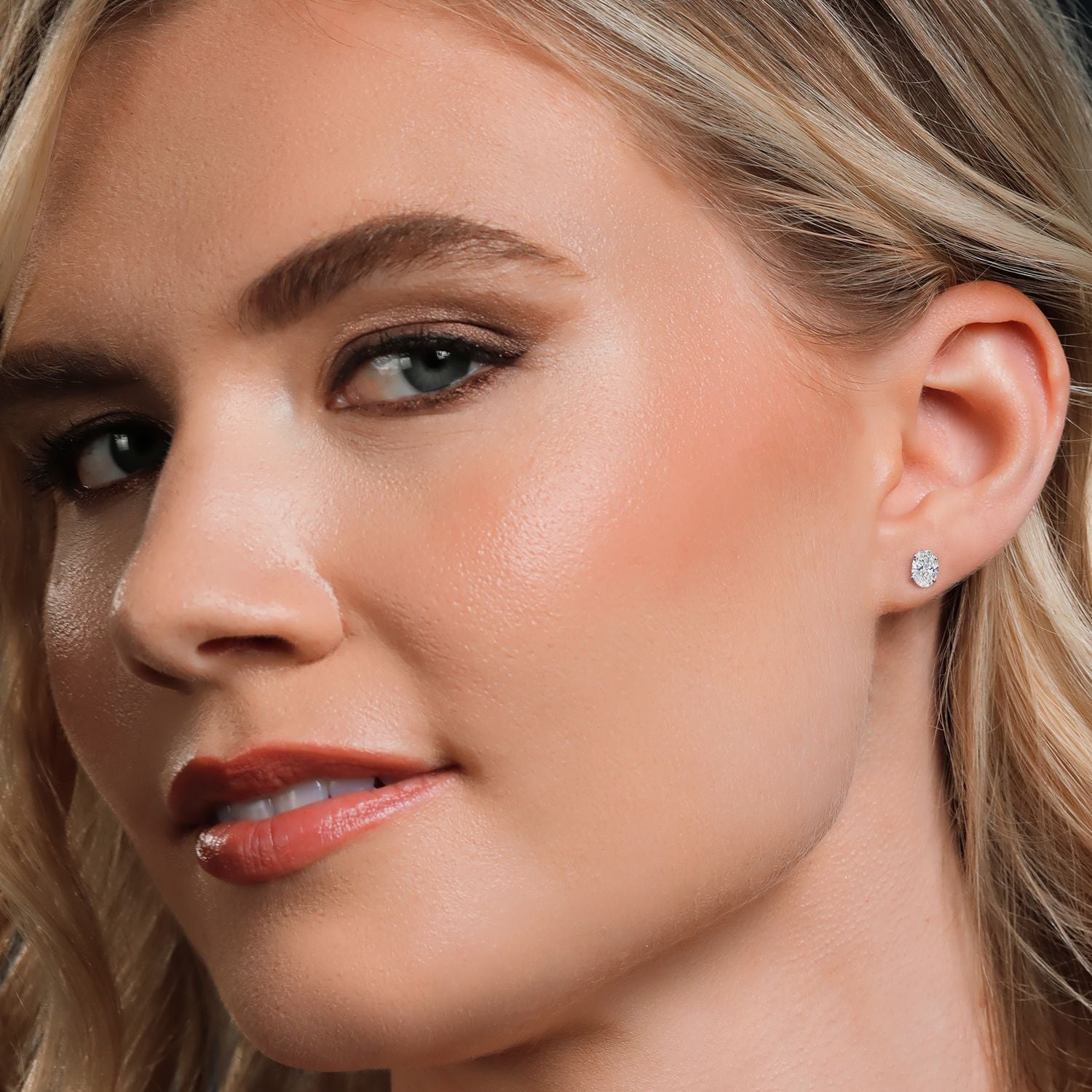 Earrings in 14K White Gold