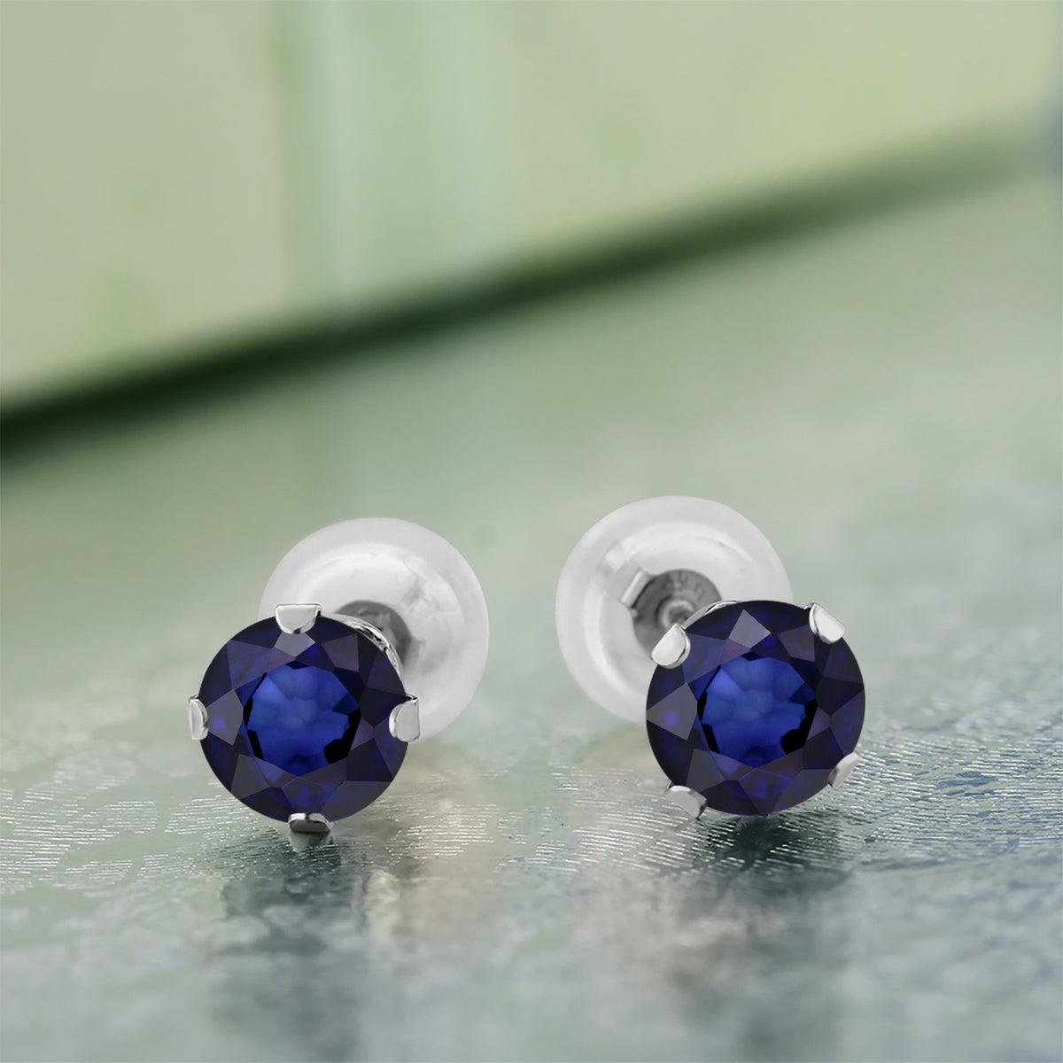 Earrings in 14K White Gold