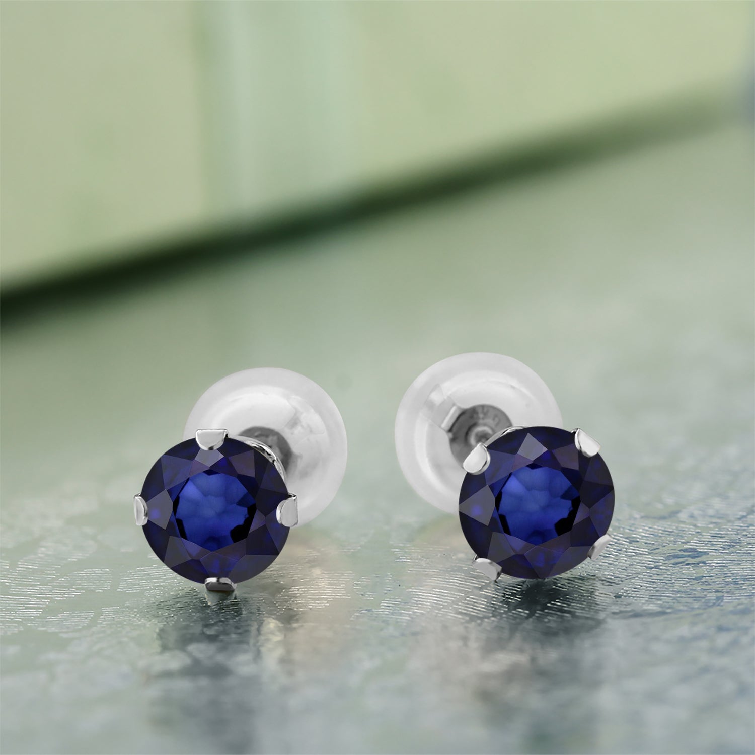 Earrings in 14K White Gold