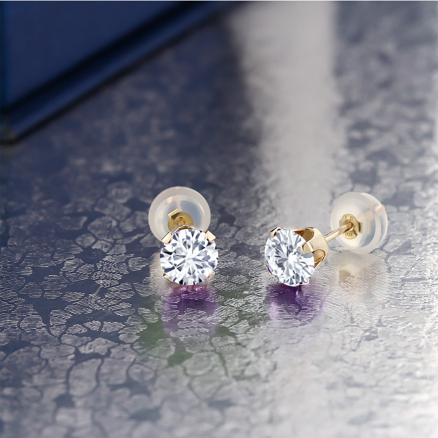 Earrings in 10K Yellow Gold