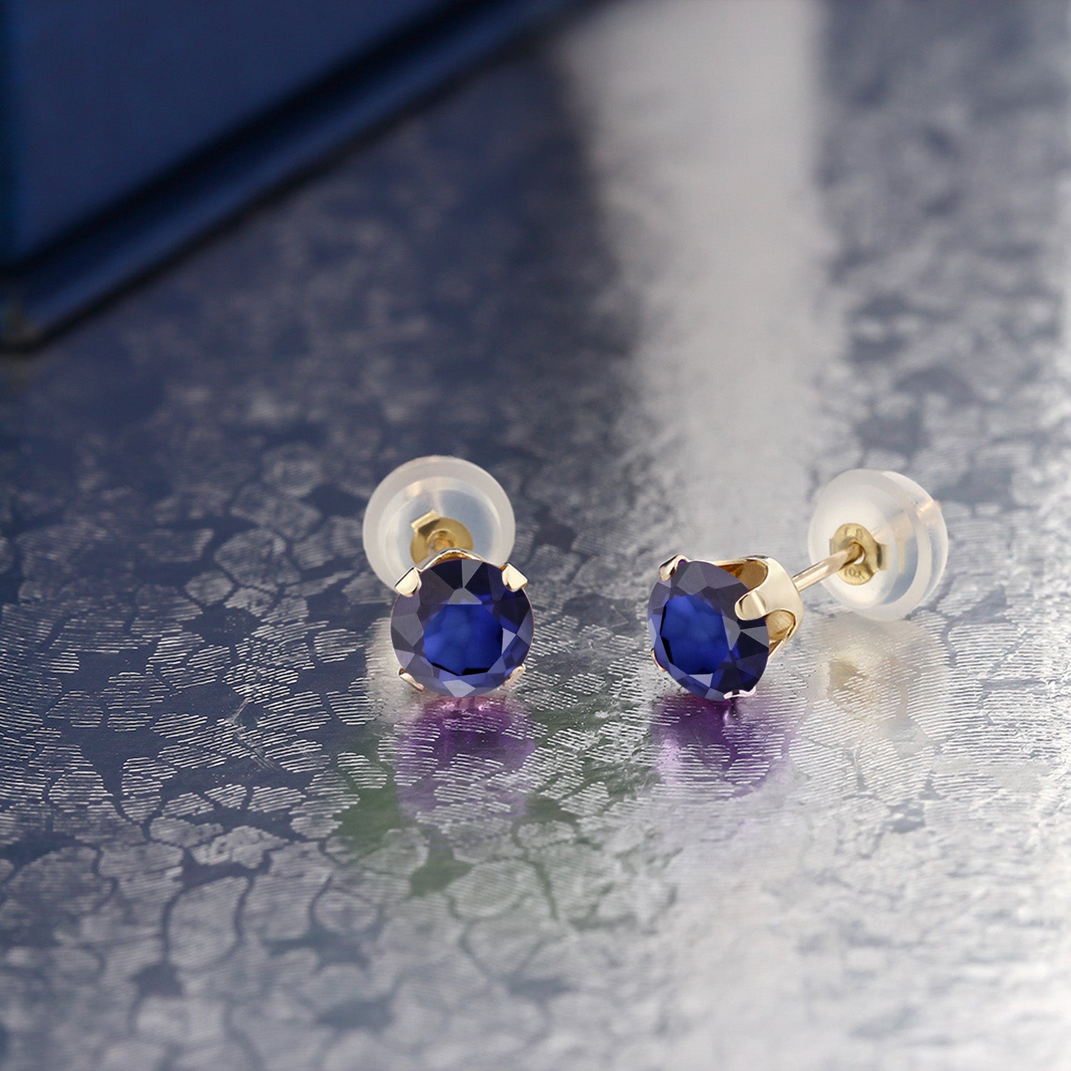 Earrings in 10K Yellow Gold