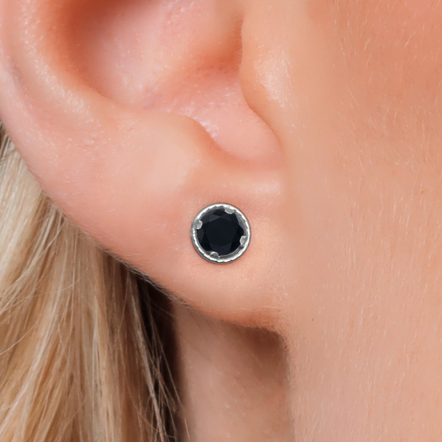 Earrings in 14K White Gold