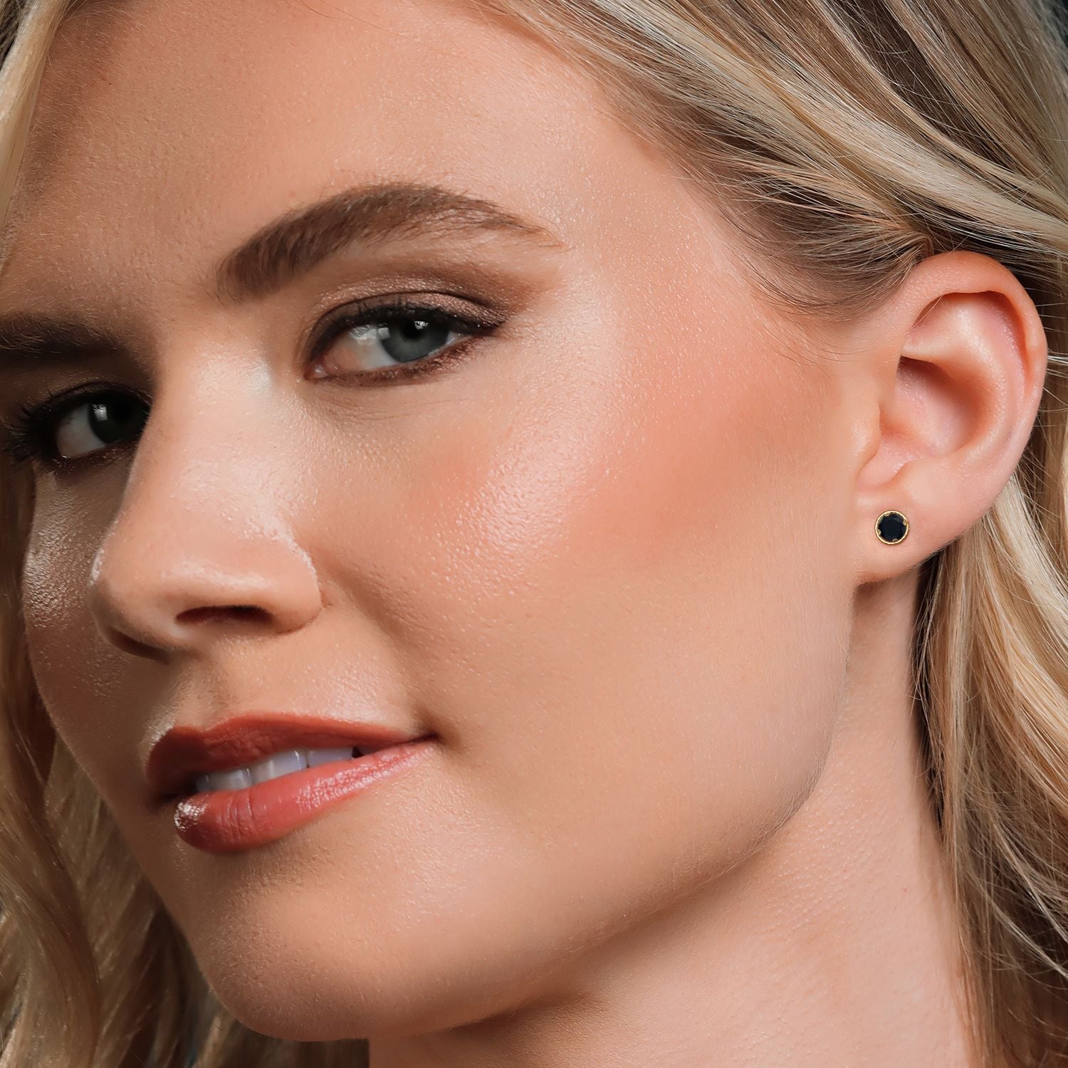 Onyx - December_Earrings in 14K Yellow Gold