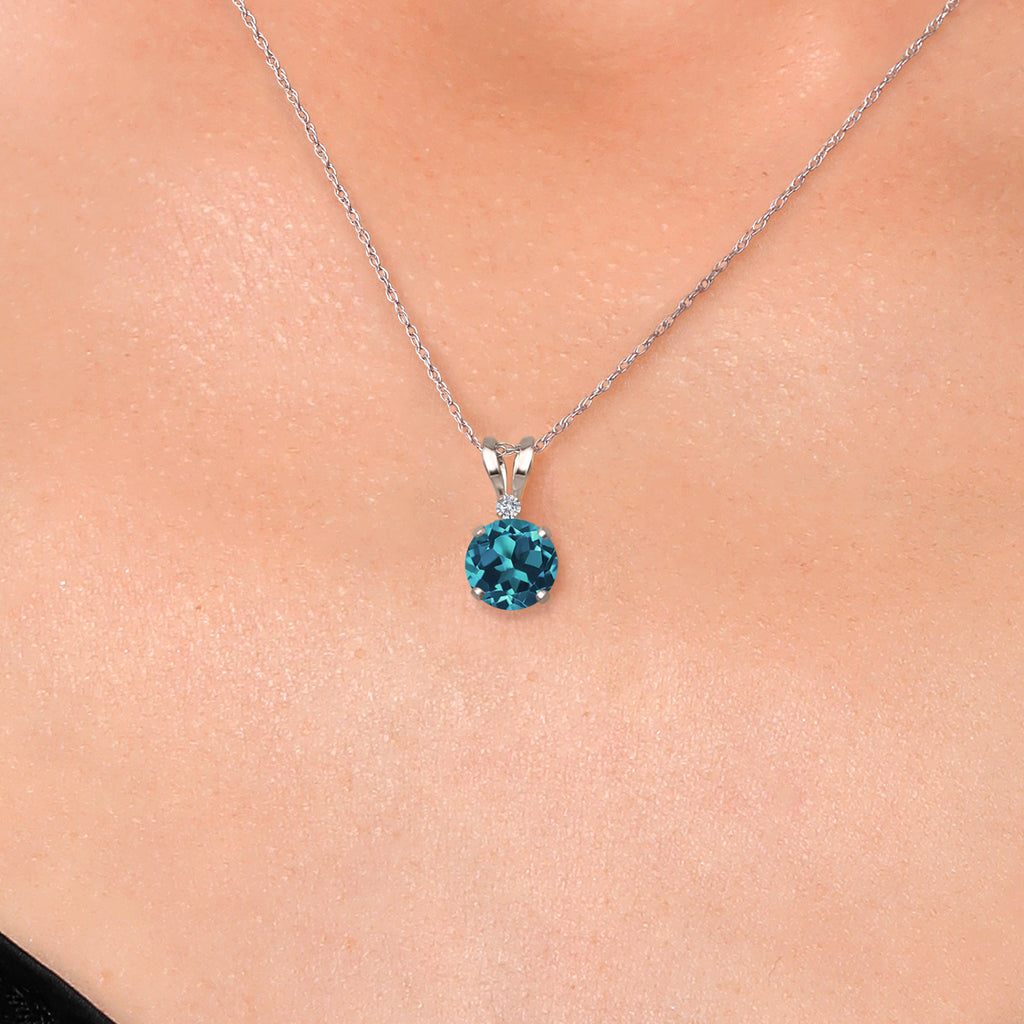 Pendant in 14K White Gold