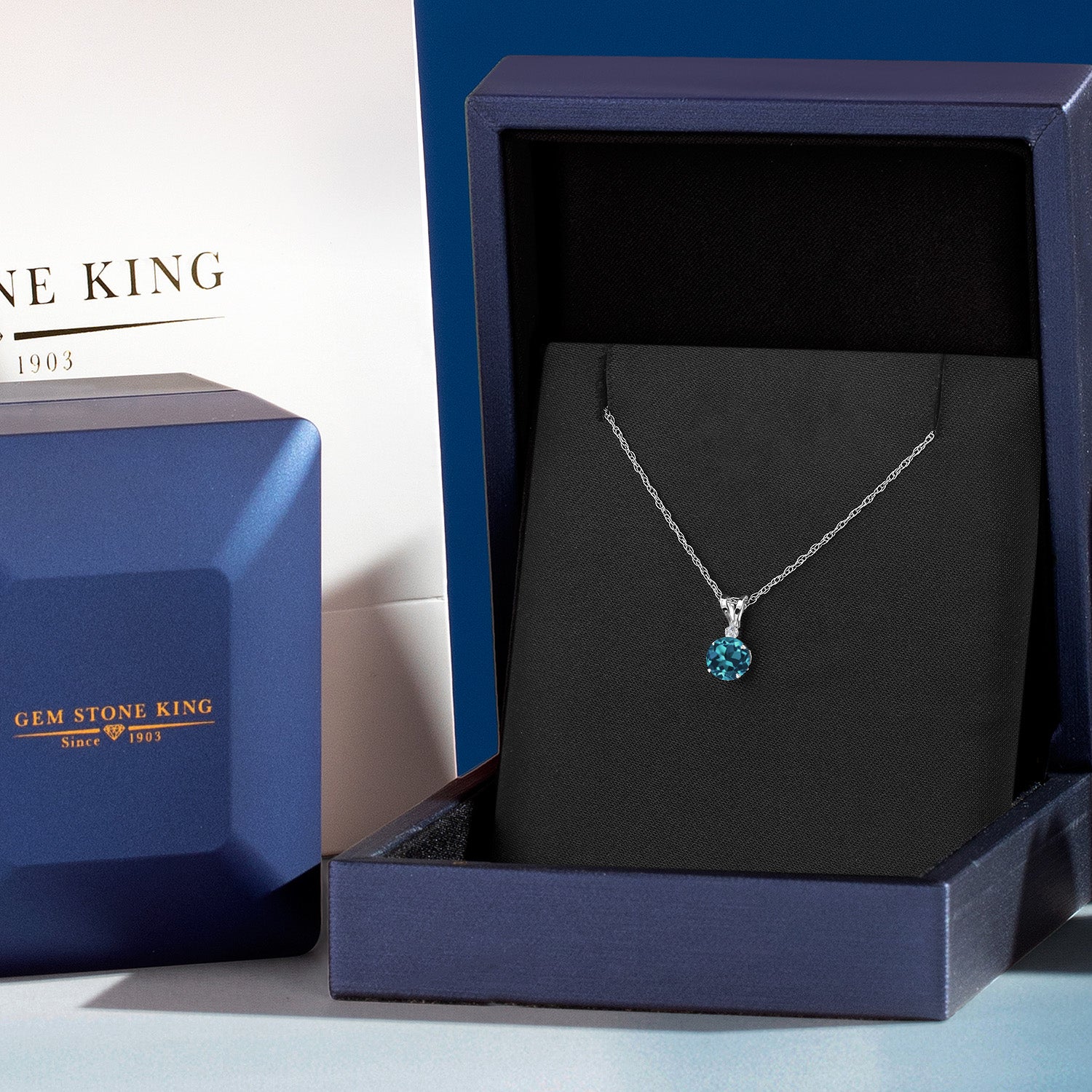 Pendant in 14K White Gold