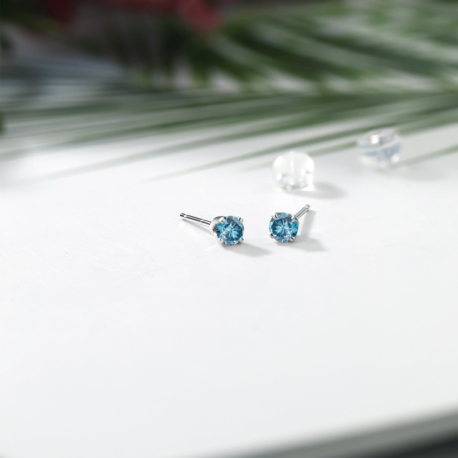 Earrings in 14K White Gold
