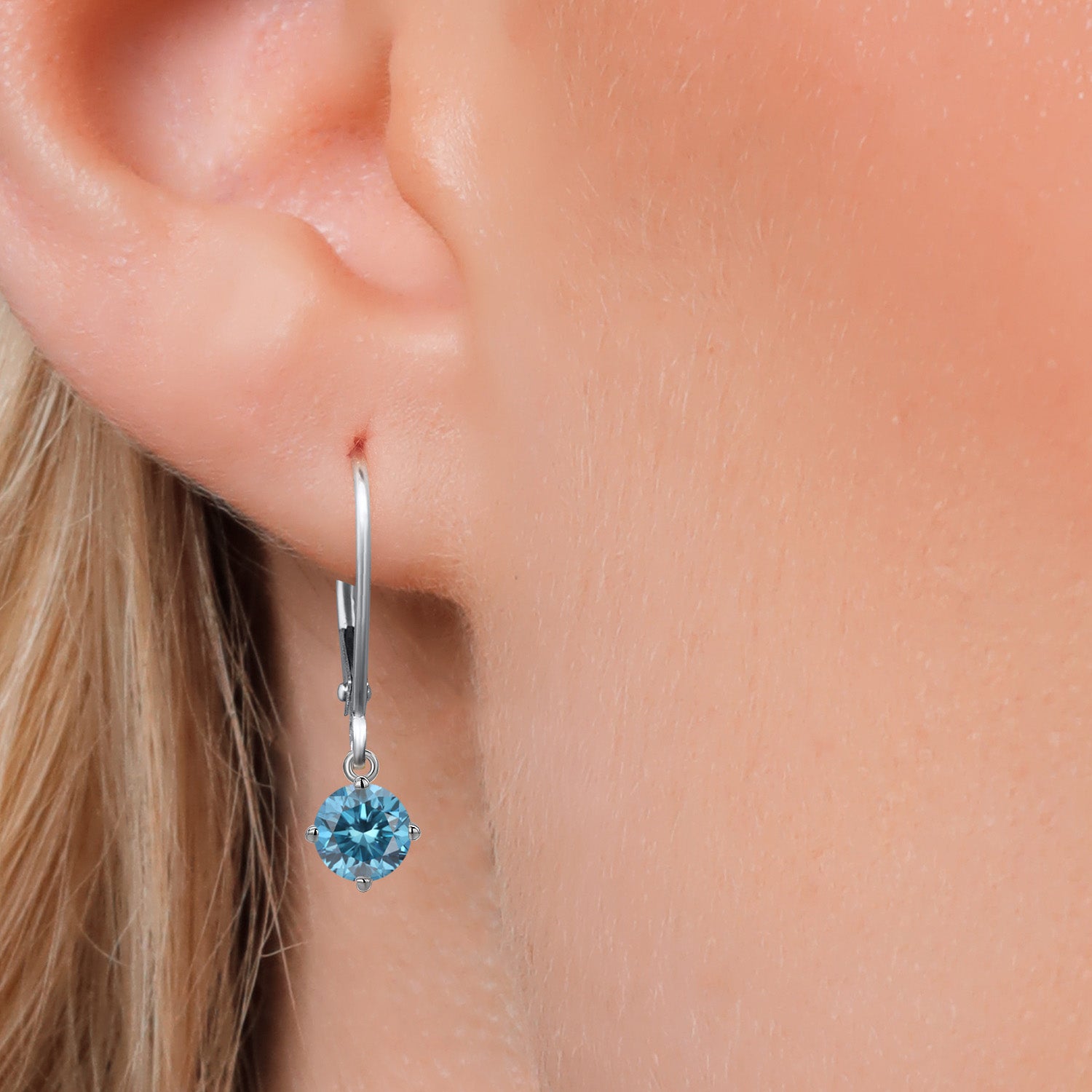 Earrings in 14K White Gold