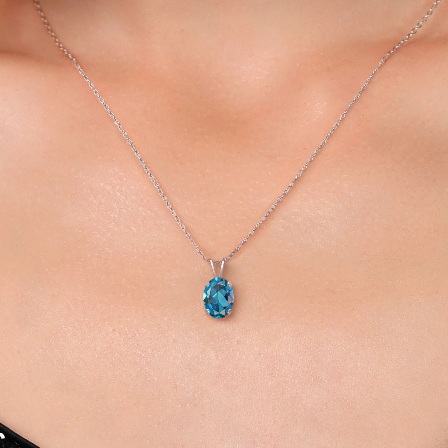 Pendant in 14K White Gold