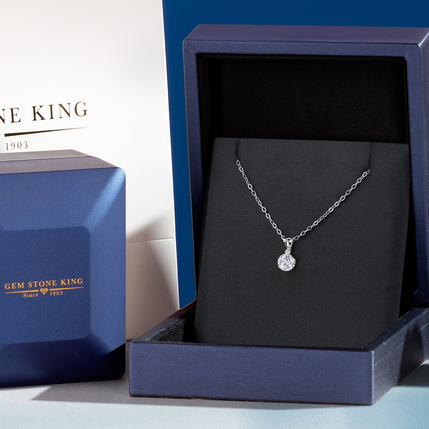 Necklace in 14K White Gold