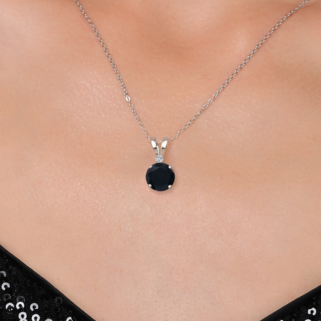 Necklace in 14K White Gold