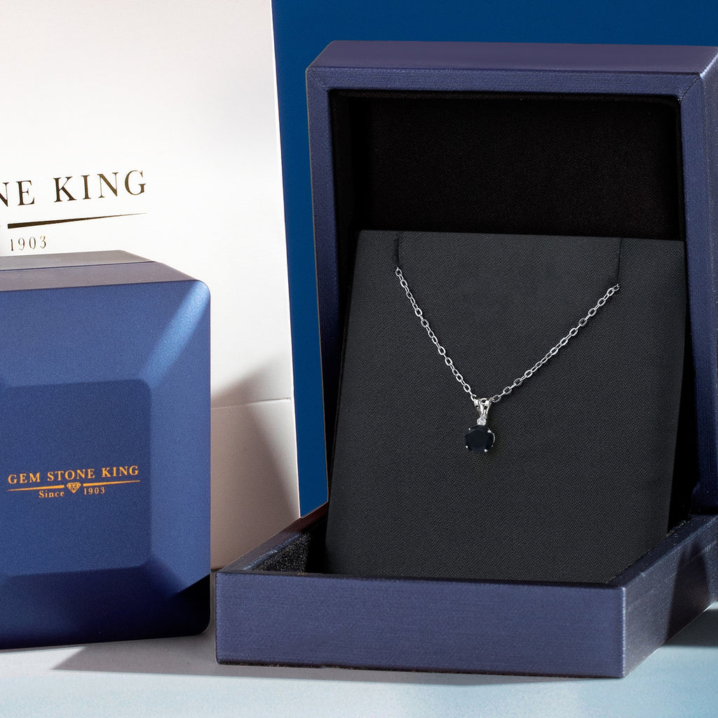 Necklace in 14K White Gold