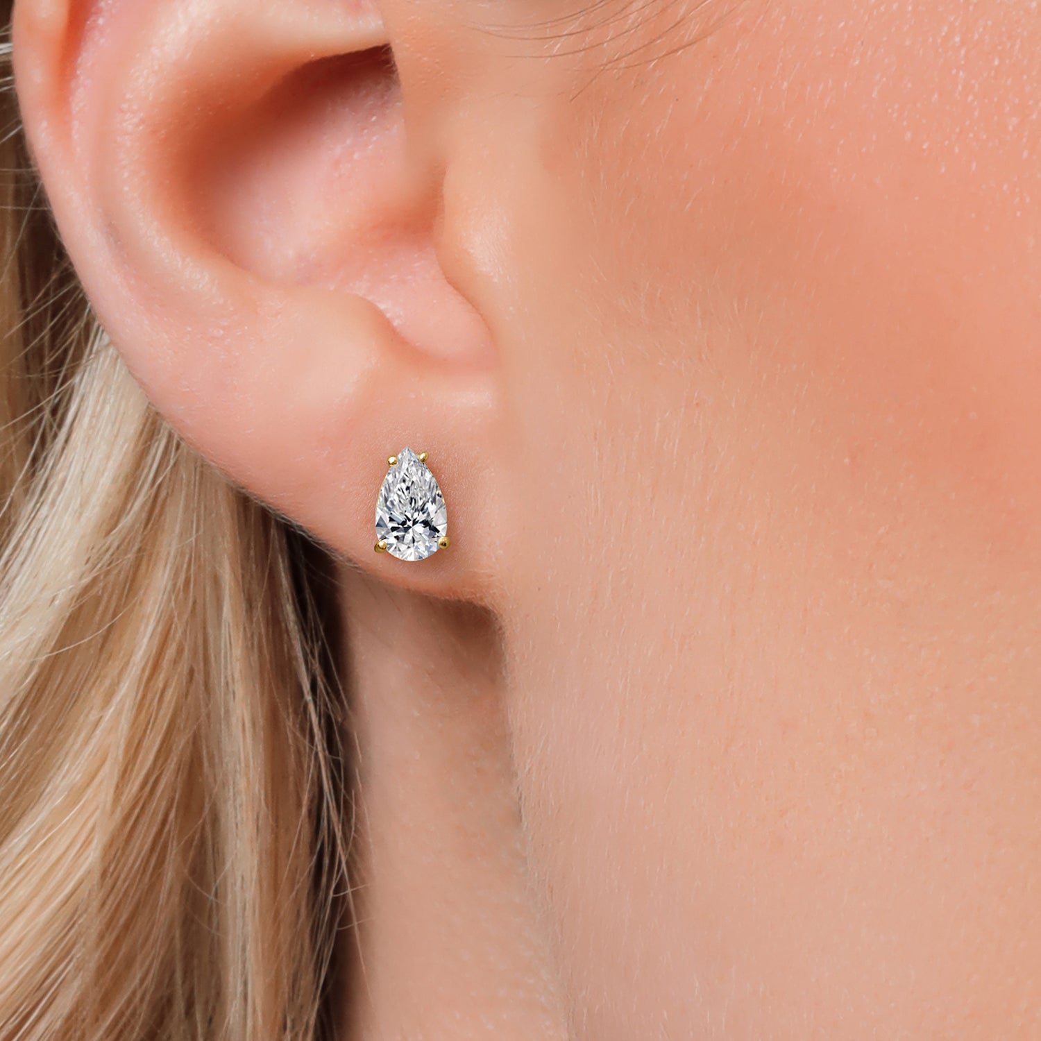 Earrings in 14K Yellow Gold