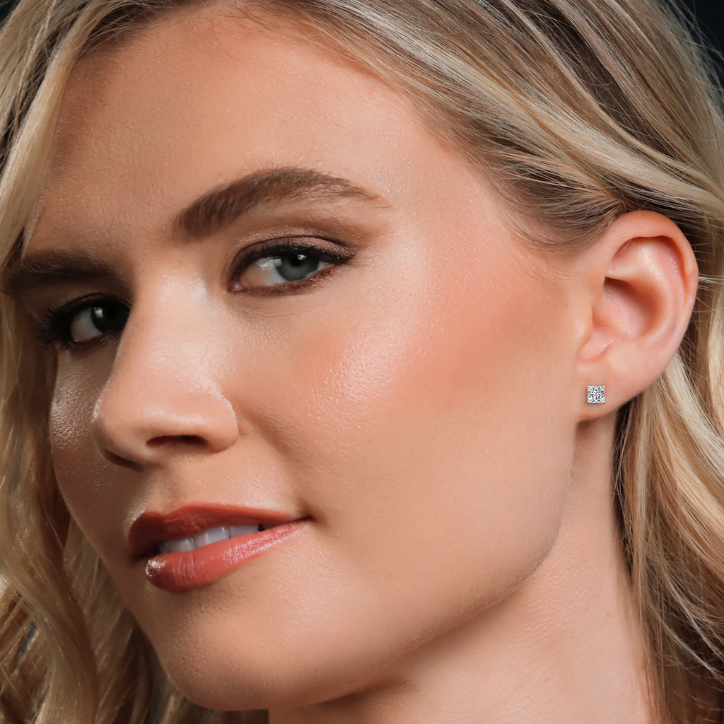 Earrings in 14K White Gold