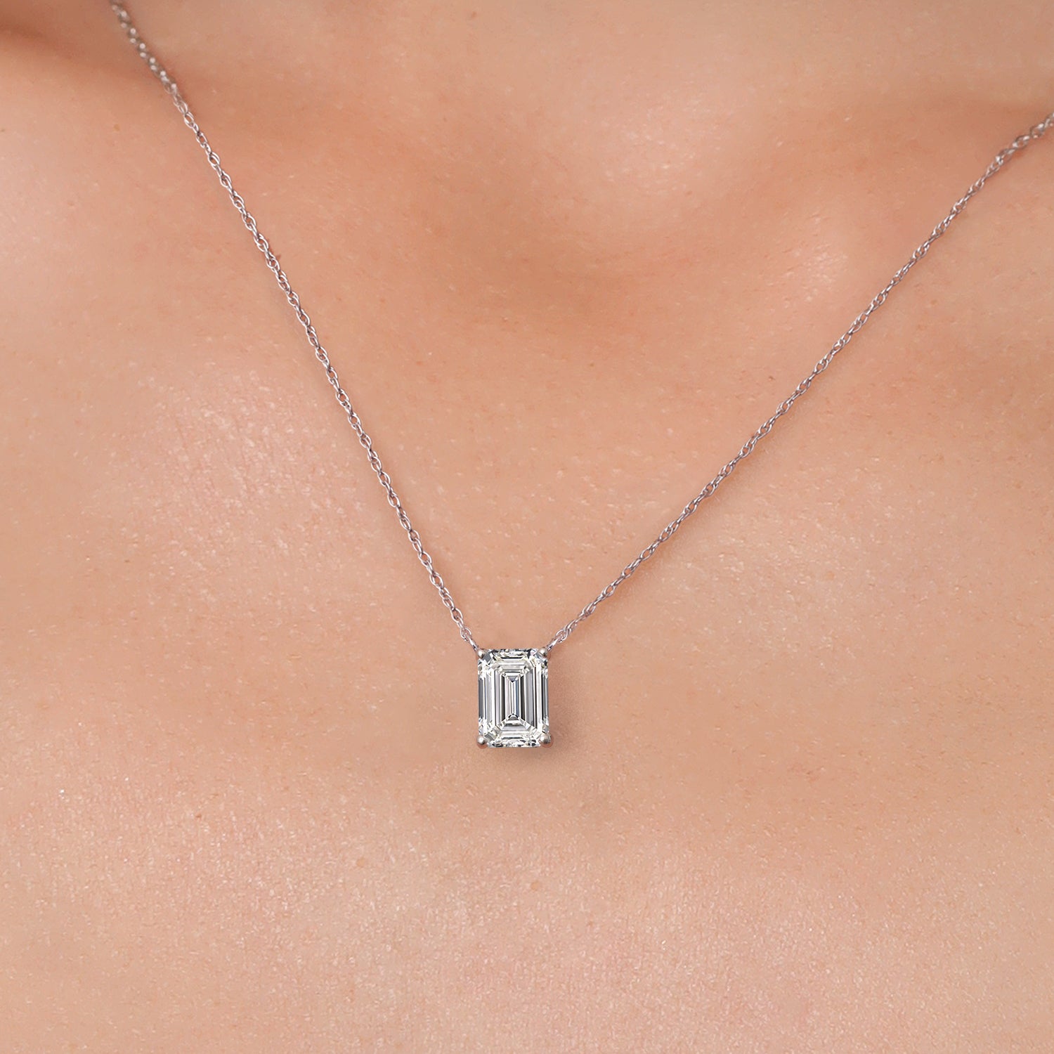 Pendant in 14K White Gold