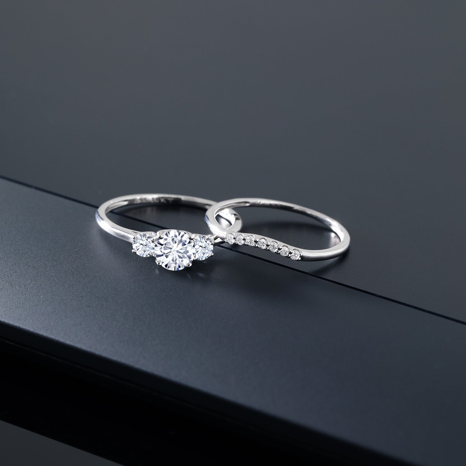 Ring in 10K White Gold