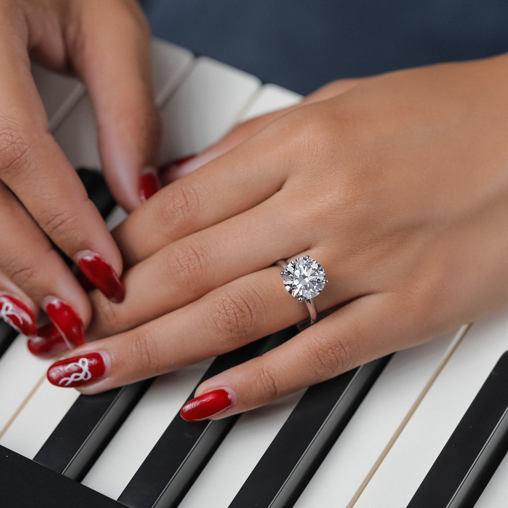 5.00_7_Ring in 14K White Gold