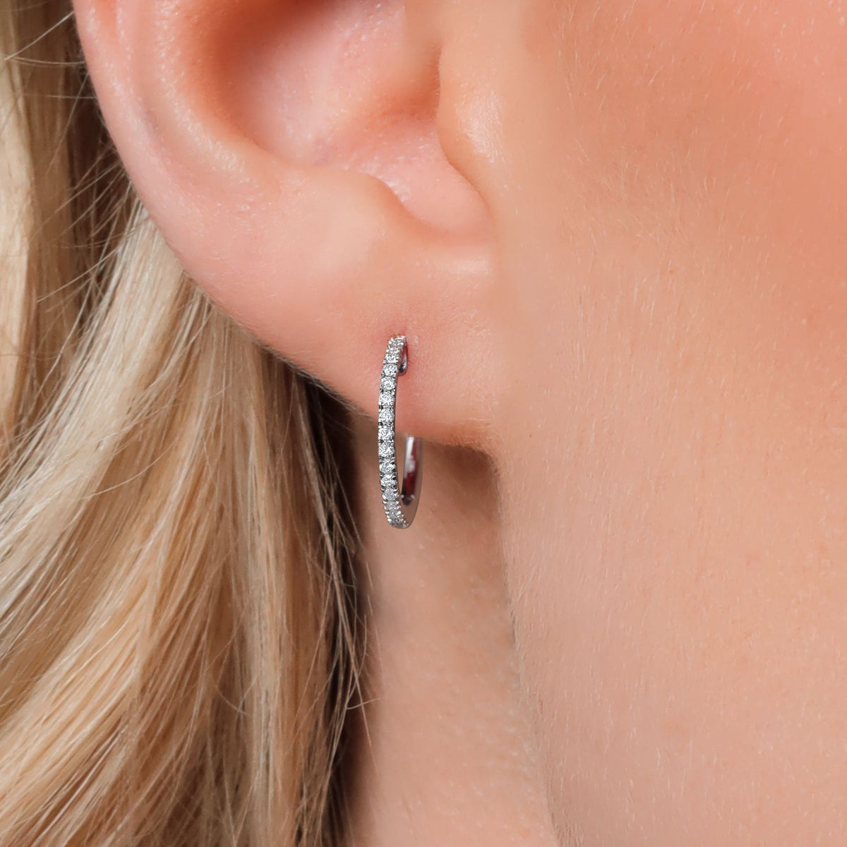 Earrings in 10K White Gold